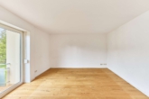Renovierte 4-Zimmer-Wohnung mit Balkon und Garage - Zimmer