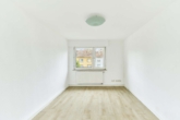 Renovierte 4-Zimmer-Wohnung mit Balkon und Garage - Zimmer