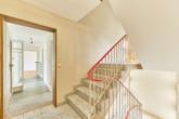 Renovierte 4-Zimmer-Wohnung mit Balkon und Garage - Treppenhaus