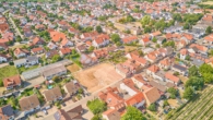 Familienfreundlich bauen: Bauplatz für Doppelhaushälfte in ruhiger Lage - Drohne