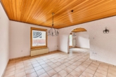 Vielseitiges Einfamilienhaus mit flexiblen Aufteilungsmöglichkeiten & besonderer Dachterrasse - Wohnzimmer