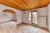 Vielseitiges Einfamilienhaus mit flexiblen Aufteilungsmöglichkeiten & besonderer Terrasse - Wohnzimmer