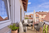 Familienfreundliches Wohnhaus mit diversen Nebengebäuden und großem Garten - Balkon - digitales staging