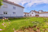 Familienfreundliches Wohnhaus mit diversen Nebengebäuden und großem Garten - Garten - digitales staging