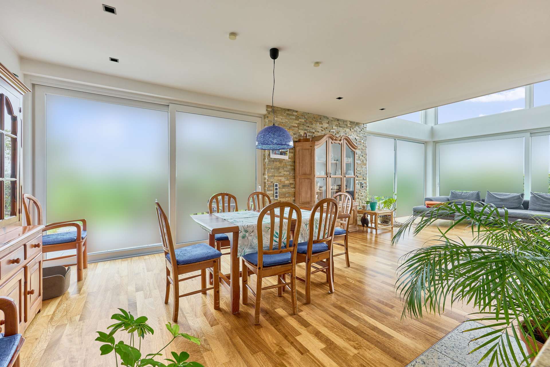 Elegant & Klar: Modernes Einfamilienhaus mit luxuriöser Ausstattung in einzigartiger Feldrandlage, 67482 Böbingen, Einfamilienhaus