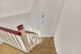 Teilrenoviertes Einfamilienhaus mit großem Garten in Weinbergrandlage - Treppenaufgang