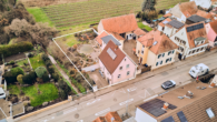 Teilrenoviertes Einfamilienhaus mit großem Garten in Weinbergrandlage - Drohnenansicht